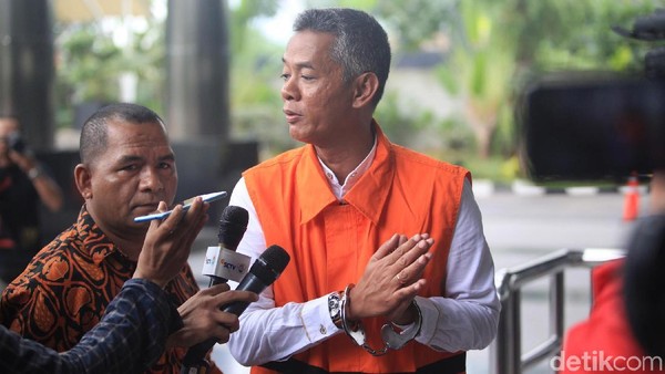 Jokowi Berhentikan Komisioner KPU Wahyu Setiawan dengan Tidak Hormat
