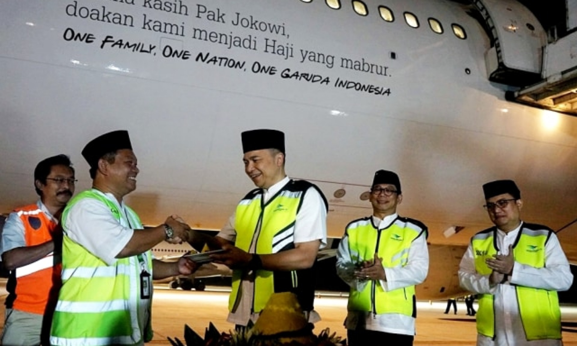 Kontroversi Tulisan 'Terima Kasih Jokowi' di Pesawat Haji Garuda