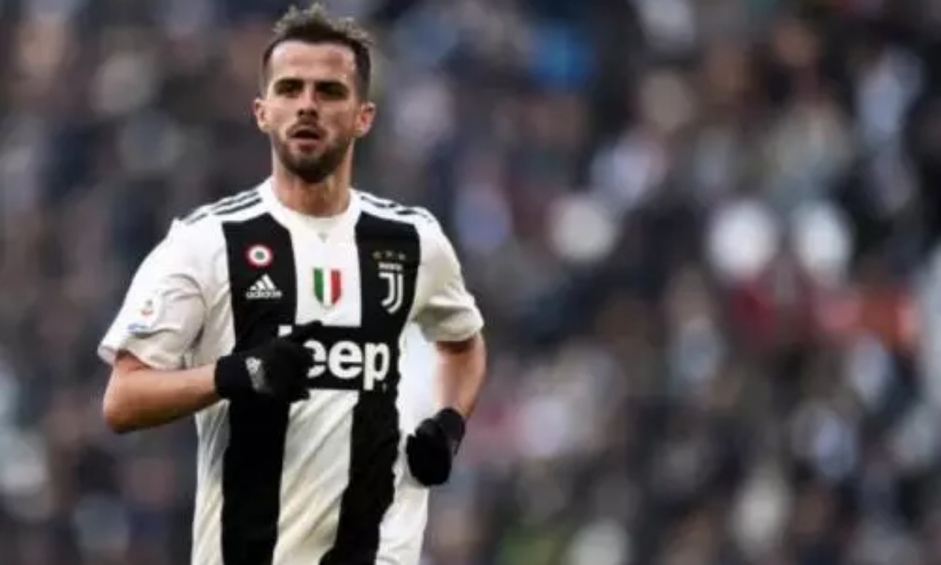 Sempat Diisukan Hengkang, Pjanic: Saya Tak Ada Niat Pergi dari Juventus