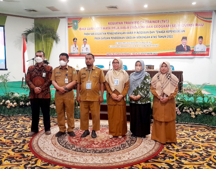 Disdik Riau Beri Pelatihan Guru Inti Ekonomi dan Geografi, Pahmijan: Guru Ujung Tombak Mutu Pendidikan