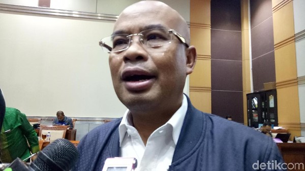 MA Larang Foto-Rekam di Sidang, Desmond: Lembaga Peradilan Bubarkan Saja