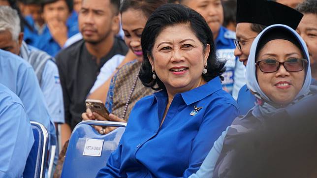 Ani Yudhoyono Dirawat di RS Singapura, Jokowi dan Iriana Kirim Doa