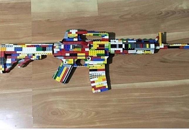 Unggah Foto Senjata dari LEGO, Remaja Ini Ditangkap