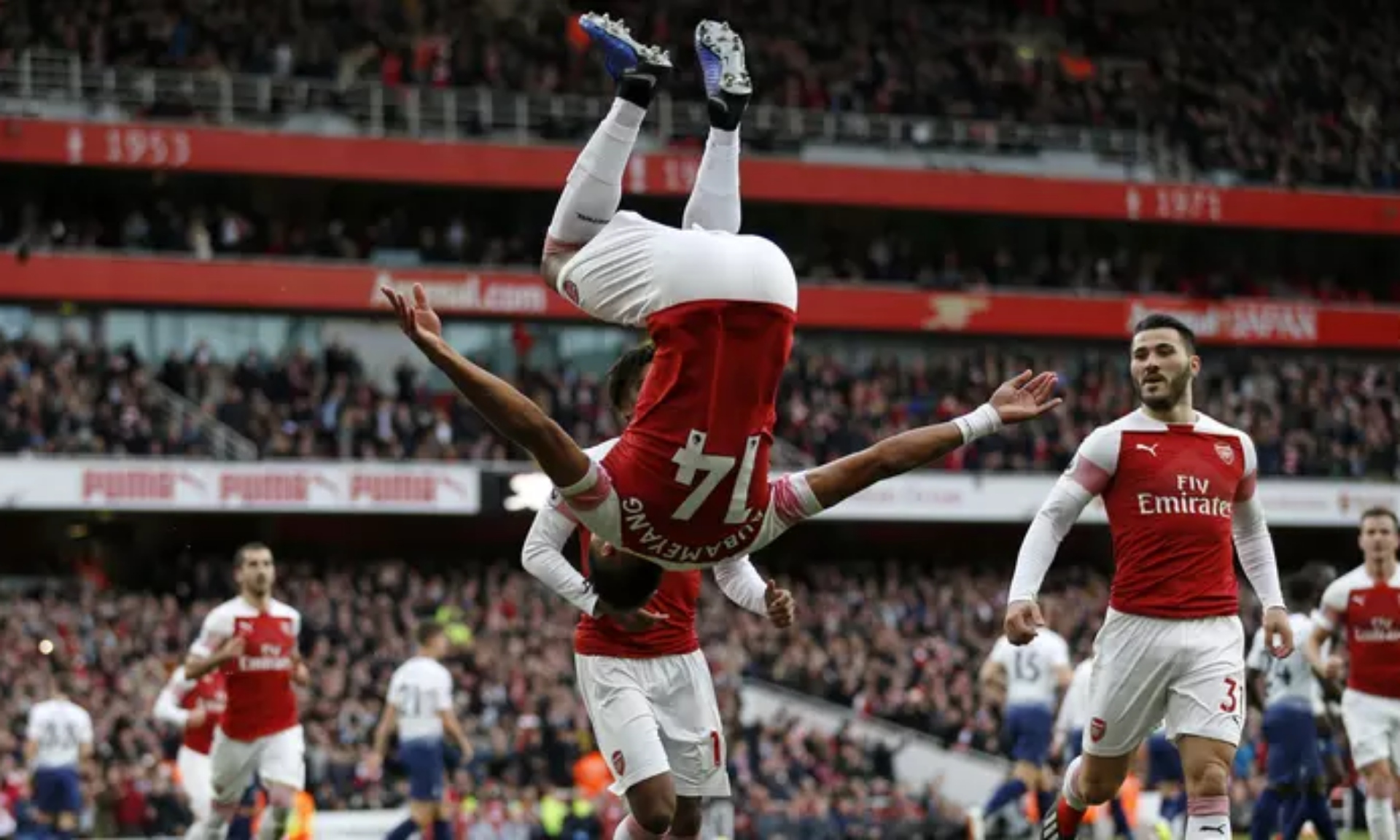 Aubameyang 2 Gol, Arsenal Hajar Tottenham