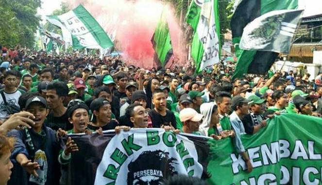 Demo Bonek Tuntut Bhayangkara FC Kembalikan TMS Persebaya
