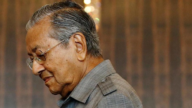 Kembali Mundur, Mahathir Mohamad Akan Dilantik Malam Hari