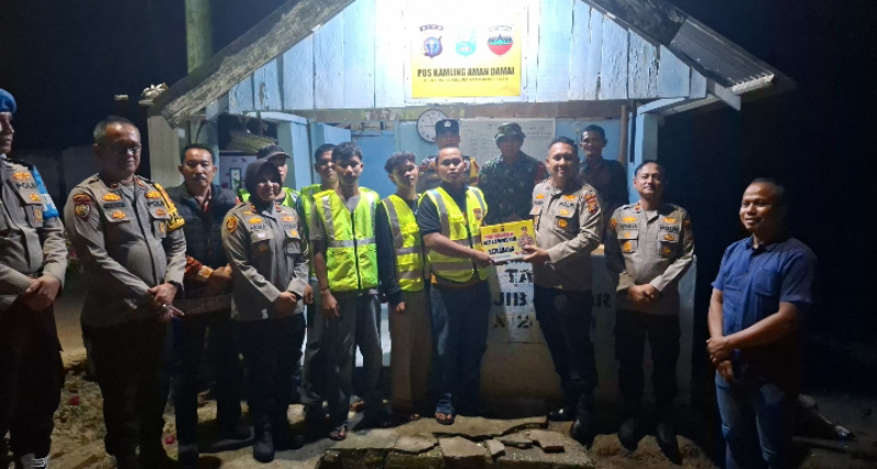 Kapolres Siak Cek Pos Satkamling Aman Damai Kandis Kota, Perkuat Sinergi Jaga Kamtibmas