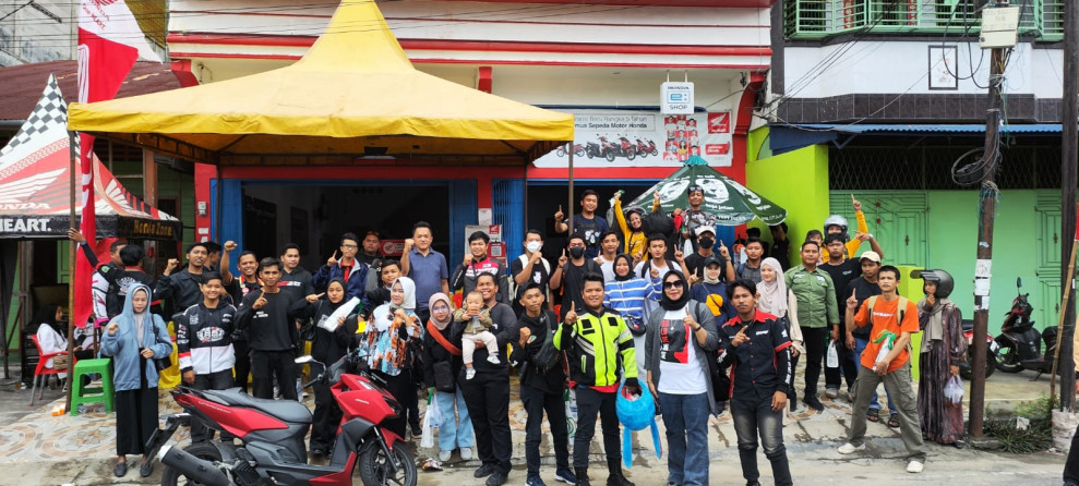 Bikers Honda Ramaikan Festival Bakar Tongkang