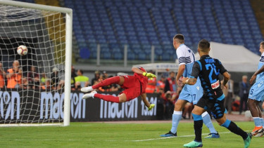 Napoli Bawa Pulang 3 Poin dari Kandang Lazio