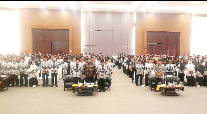 PGRI Riau Gelar Seminar Nasional di Pelantikan Pengurus BKO PGRI Riau
