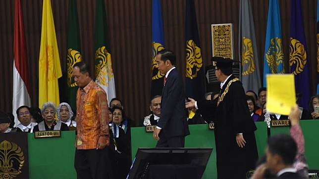 Rektor UI Minta Maaf soal Insiden Kartu Kuning Jokowi