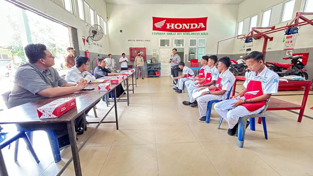 Capella Honda Ajak Jurnalis Pada Kegiatan Skena Garage ke SMKN 5 Pekanbaru
