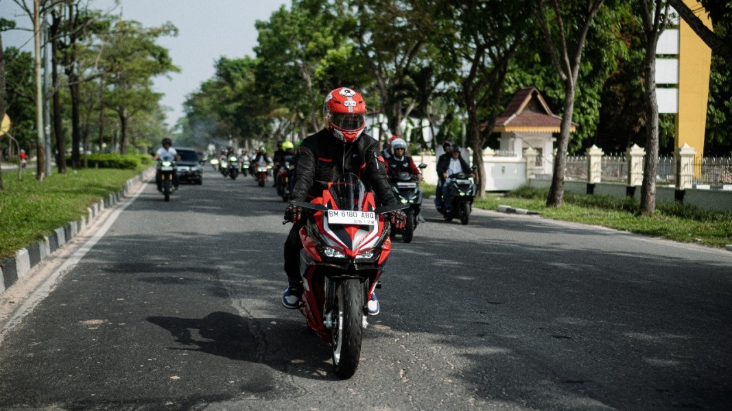 Merdeka itu Berkendara dengan #Cari Aman, Pakai Helm dan Jaket