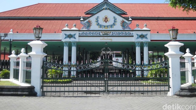 Mega dan Jokowi Tinggalkan Keraton Yogyakarta Tanpa Keterangan