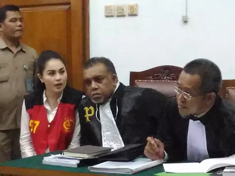 Minta Dibebaskan Jaksa, Jennifer Dunn Menangis Minta Ampun