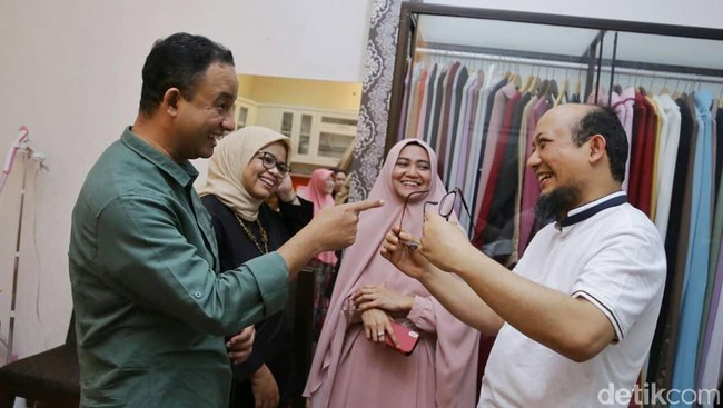 Saat 2 Sepupu Anies dan Novel Bertukar Kacamata