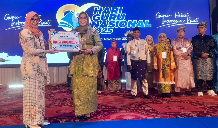 Raih Juara 1 Apresiasi GTK Provinsi, Kepala SMKN 6 Pekanbaru, Elva Susanti Wakili Riau ke Nasional