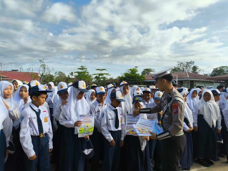 Satlantas Polres Inhil Penyuluhan Tertib Lalu Lintas kepada Ratusan Pelajar di Tembilahan