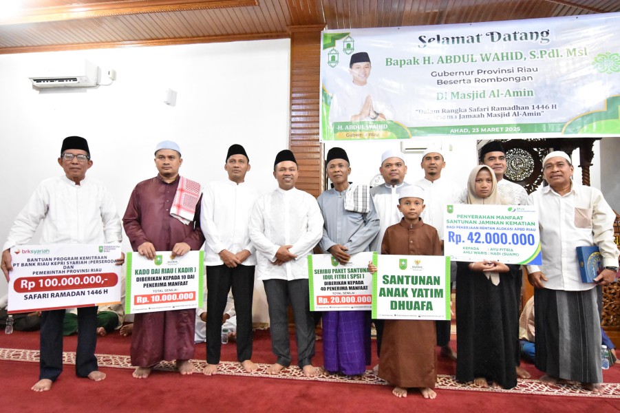Pemprov Riau dan BRK Syariah Salurkan Bantuan untuk Masjid Al Amin Melalui Program CSR