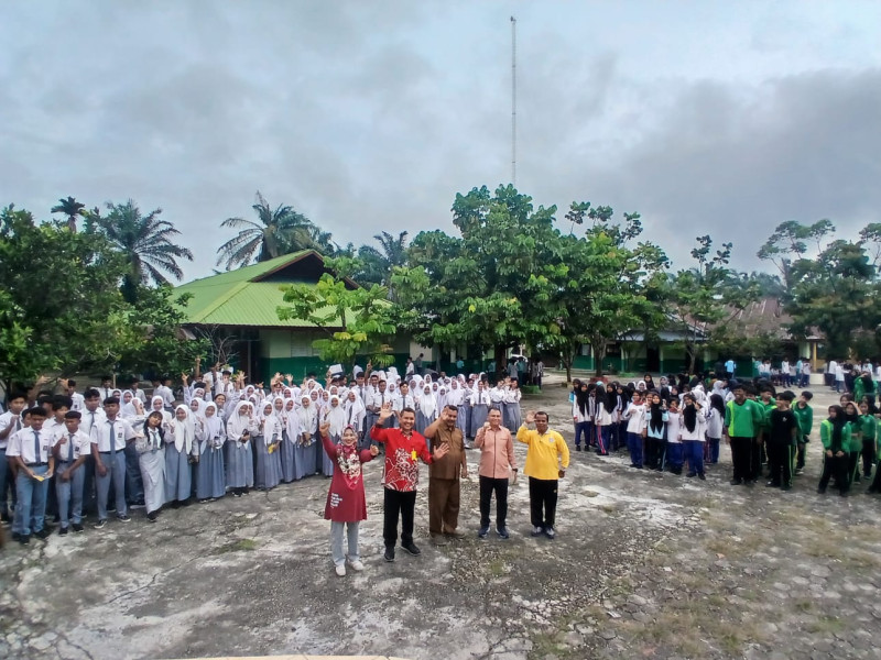 Ketua Dewan Pendidikan Riau Kunjungi Desa Pangkalan Baru Kabupaten Kampar
