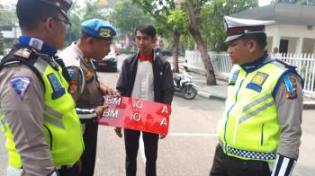 Ganti Warna Nopol Palsu, Mobil Dinas  DPRD Pekanbaru Ditilang Polisi