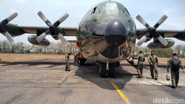 TNI Akan Kerahkan Pesawat Hercules untuk Water Bombing Karhutla di Riau