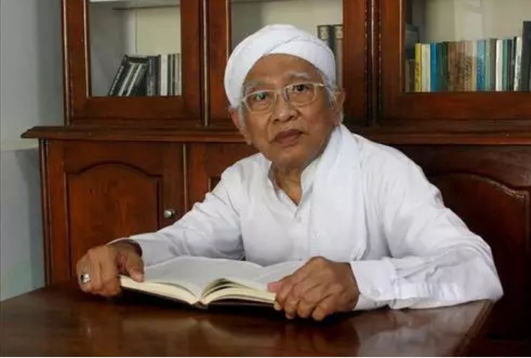 Tulisan Gus Mus Bela Puisi Sukmawati Hoaks!