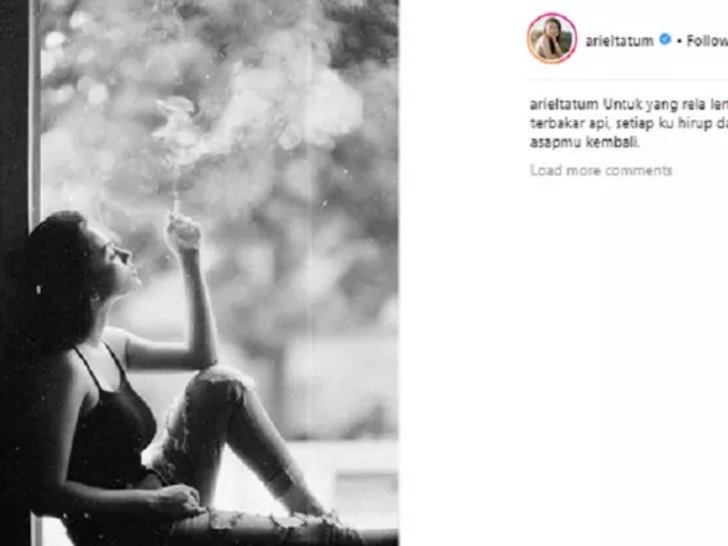 Terang-Terangan Merokok, Ariel Tatum Tuai Pro Kontra