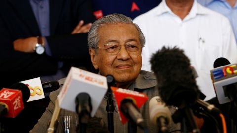 PM Mahatir Tinjau Kembali Undang-undang Berita Palsu Najib