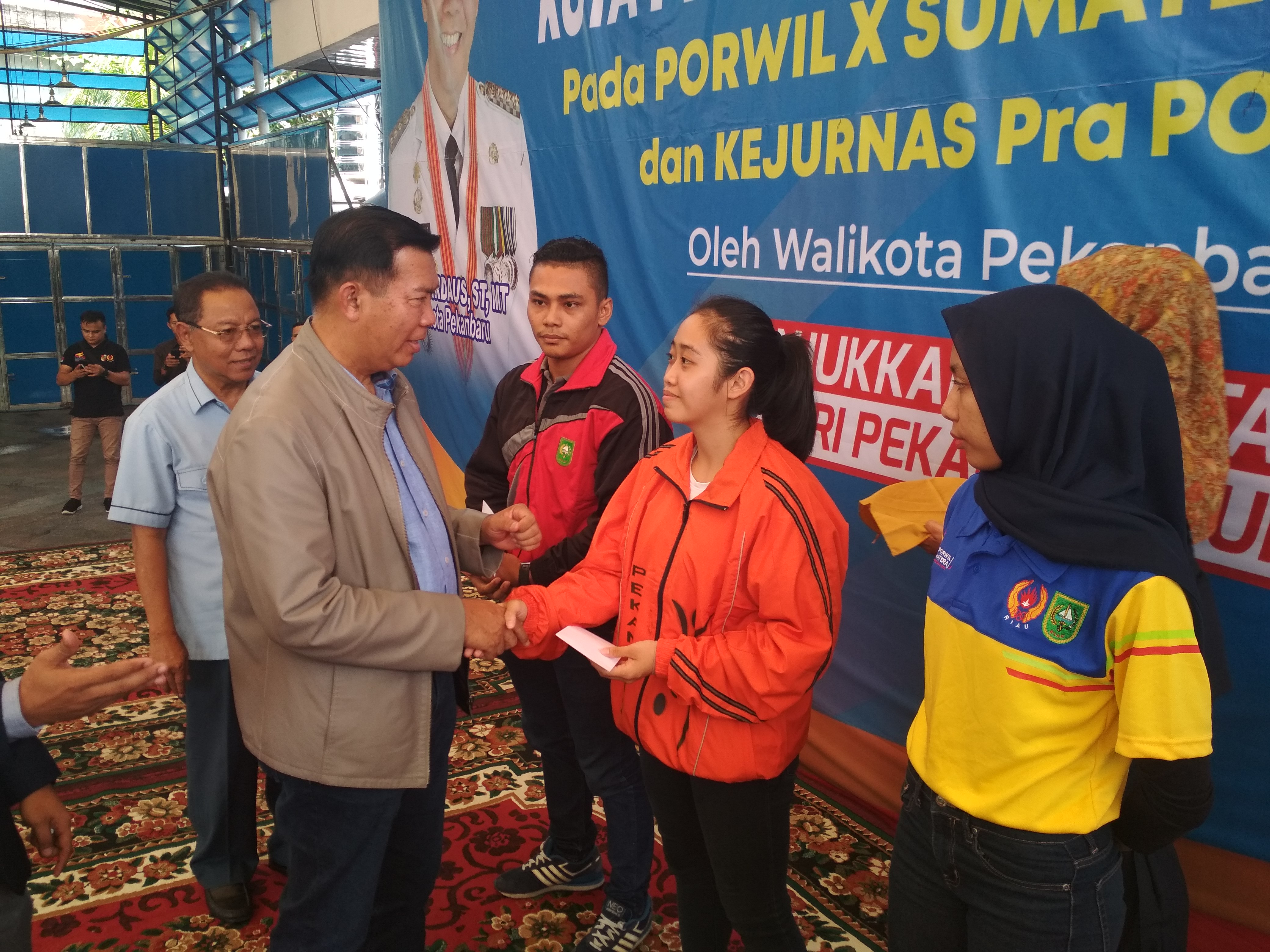 Perkuat Riau Di Porwil 2019, Wako Lepas Keberangkatan Atlet Pekanbaru