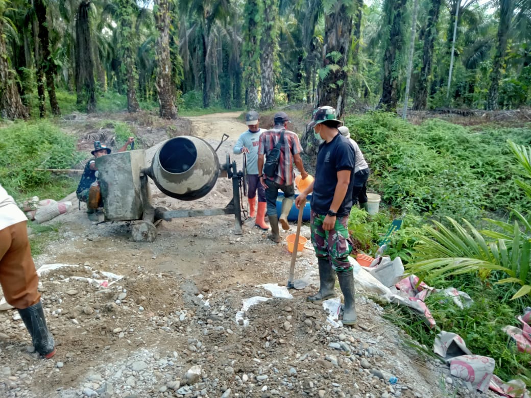 Hari ke-18 Pelaksanaan TMMD, TNI dan Warga Kembali Gesa Pembangunan Box Culvert