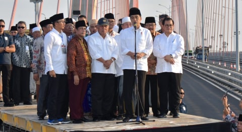 Jokowi: Negara Tak Rugi Gratiskan Tol Jembatan Suramadu