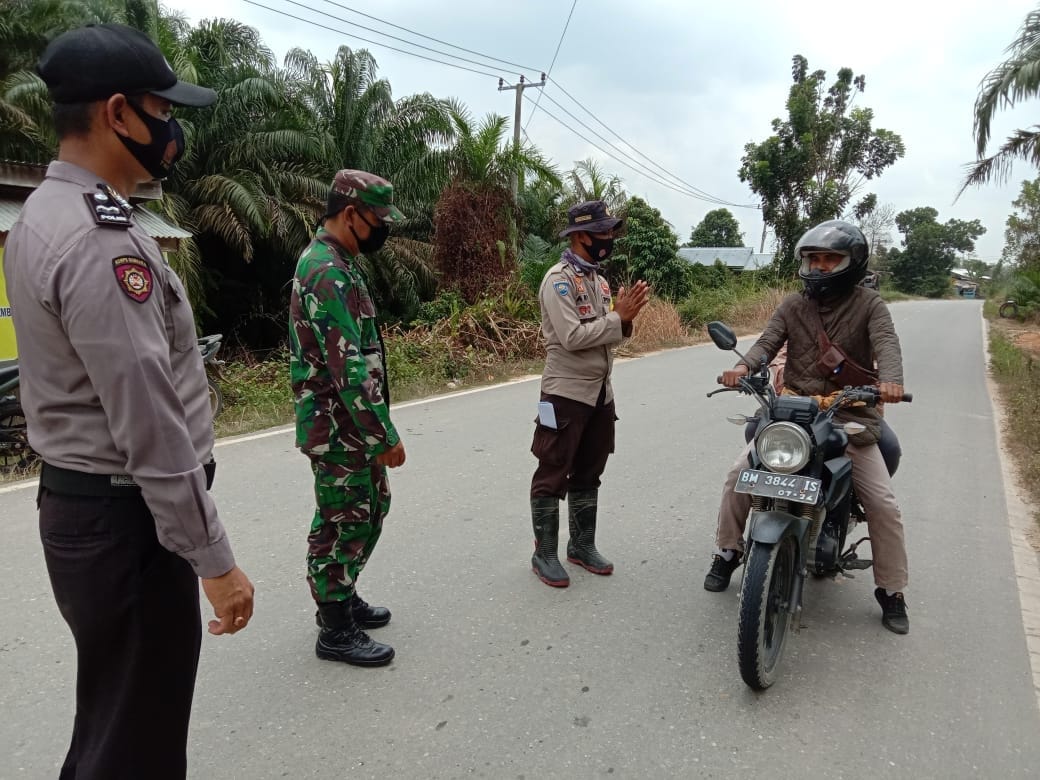 Polsek Langgam Bersama TNI Gelar Operasi Yustisi, Pelanggar Prokes Langsung Ditegur