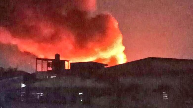 Gudang Material Terbakar di Jakut, 16 Unit Damkar Dikerahkan