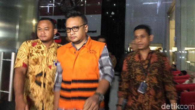 Ditahan KPK, Keponakan Novanto Diam Membisu