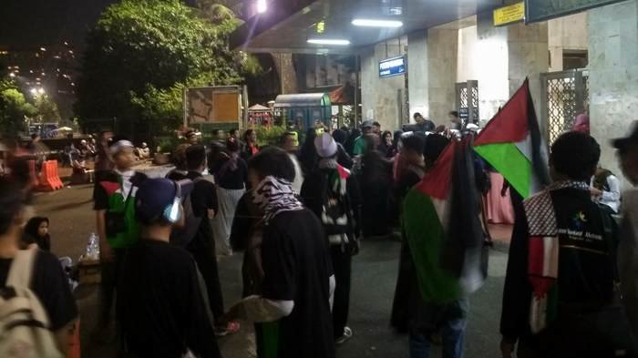 Jelang Tengah Malam, Massa Aksi 115 Mulai Berdatangan di Masjid Istiqlal