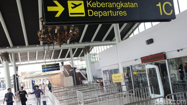 Pesawat Komersial dan Carter Dilarang Terbang di RI Mulai 24 April