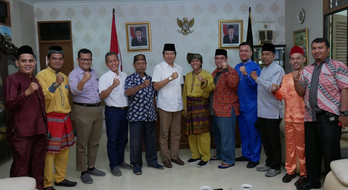 Bersilaturahmi, Sekjen PSI Raja Juli Antoni Berkunjung ke LAM Riau