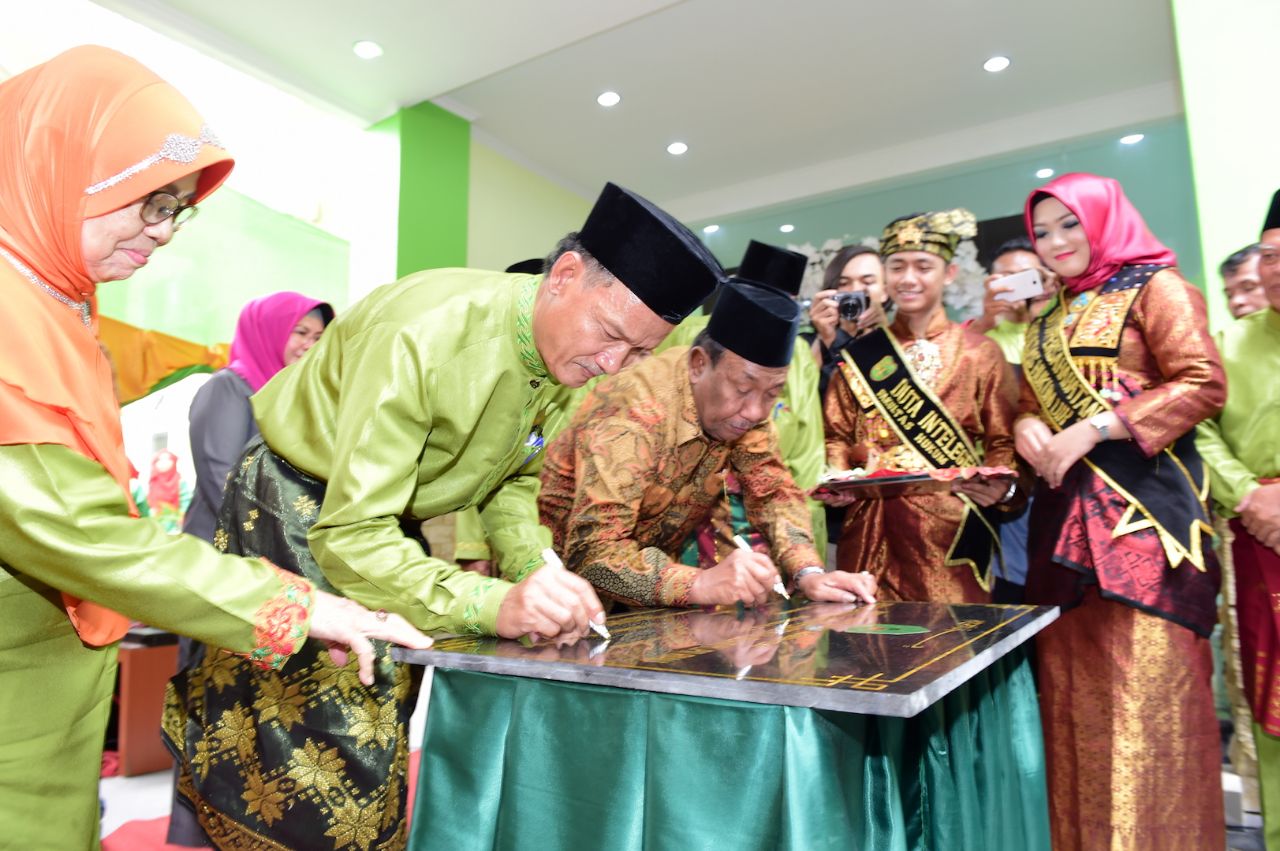 Diresmikan Gubernur, YLPI Riau MIliki Gedung Baru Dua Lantai di Kampus UIR