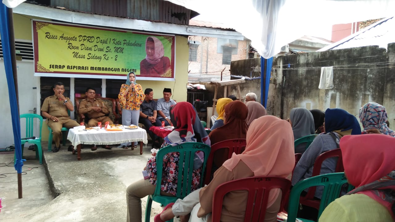 Di Dampingi Langsung Ketua DPC Demokrat, Roem Diani Dewi Reses di Sumahilang