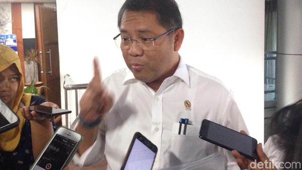 Reaksi Menkominfo Ketika Dituntut Lengser oleh Pedagang SIM Card