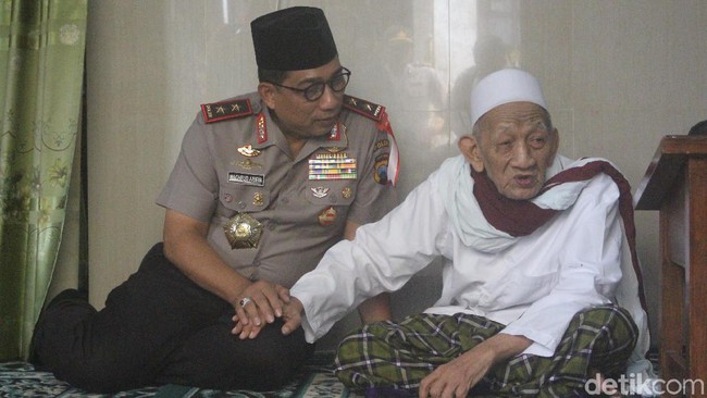 Sesepuh NU KH Sholeh Qosim Wafat