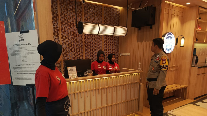 Personel Bhabinkamtibmas Sampaikan Pesan Kamtibmas Menjelang Pilkada 2024
