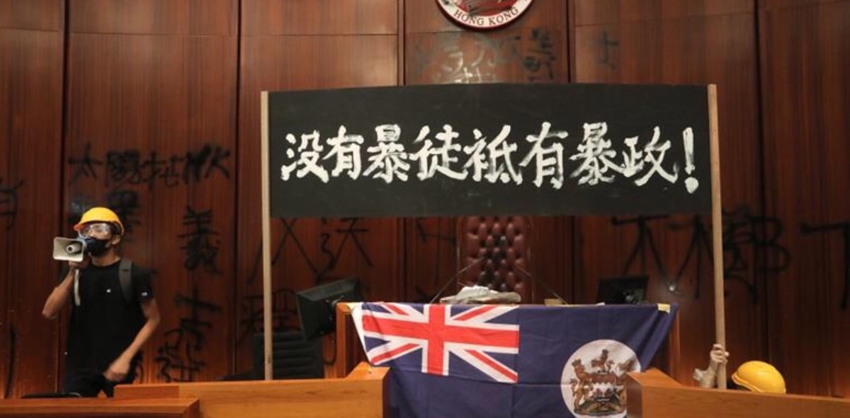 Unjuk Rasa Berujung Ricuh, Ratusan Orang Rusak Gedung Parlemen Hong Kong