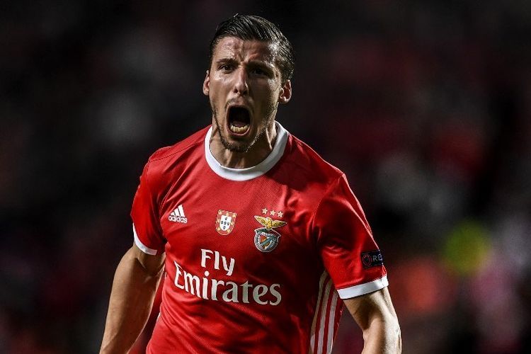 Barcelona dan Man City Bersaing Dapatkan Bek Tangguh Benfica
