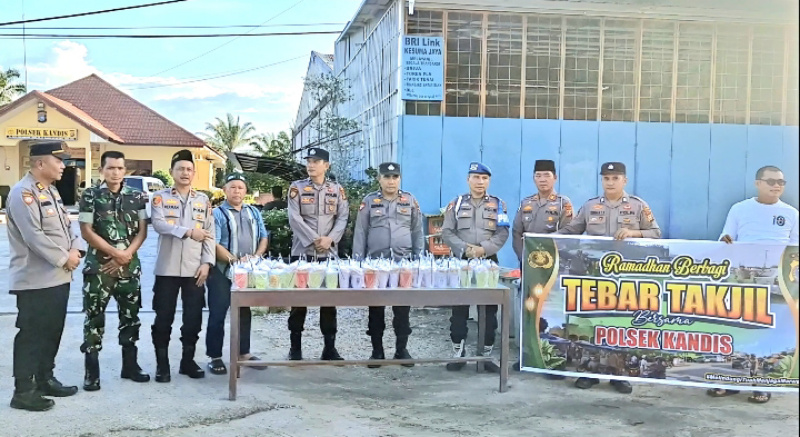 Berkah Ramadan, Polsek Kandis Tebar Takjil kepada Masyarakat, Khusus bagi Pengguna Jalan Raya