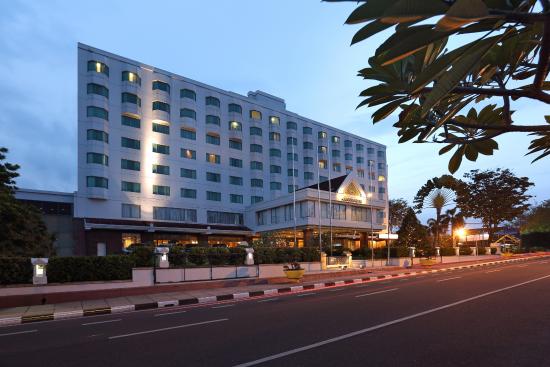 Hotel Aryaduta Laporkan PLN ke BPSK  