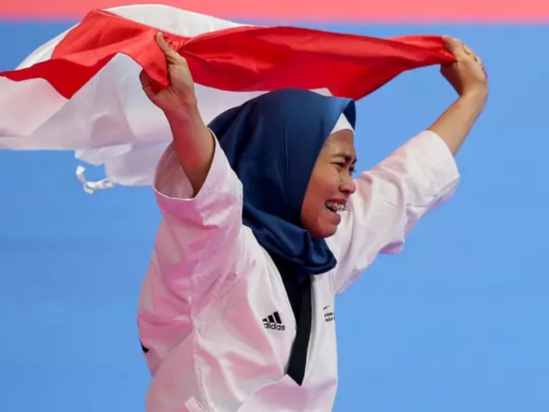 Disaksikan Jokowi, Defia Cetak Emas Pertama di Cabor Taekwondo