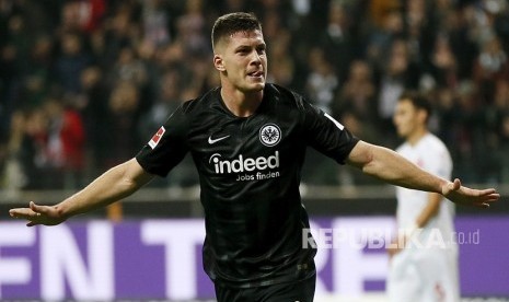 Ayah Luka Jovic Pastikan Anaknya Bertahan di Frankfurt