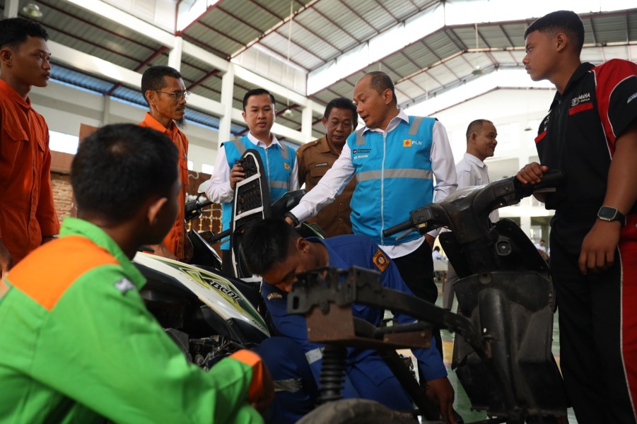 Dukung Energi Bersih, PLN UID Riau dan Kepri Gelar Workshop Konversi Motor BBM ke Listrik